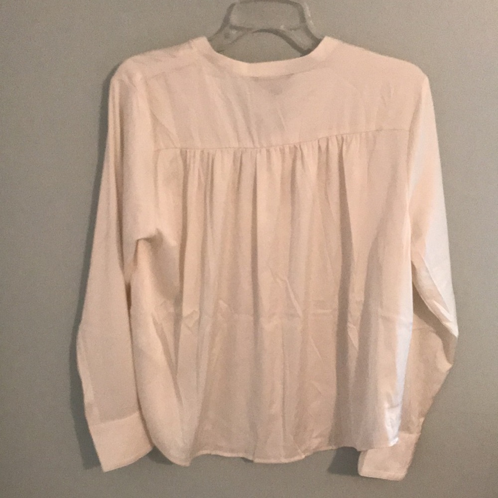 ๐HP x2๐NWT! Banana Republic Womenโs v-neck off white blouse - silky look - Picture 3 of 6